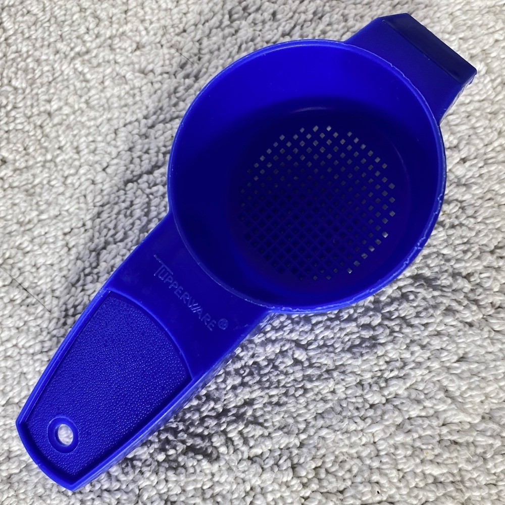 5/$35 Vintage Tupperware Blue Mini Sifter Strainer